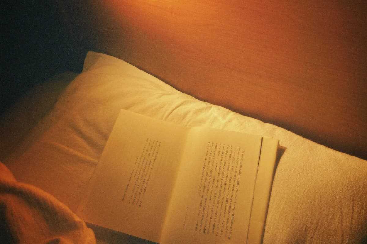 20261010_ikea-reading-in-a-bedroom