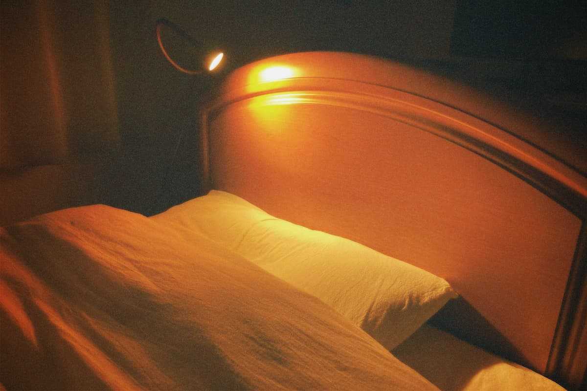 20261010_ikea-reading-in-a-bedroom