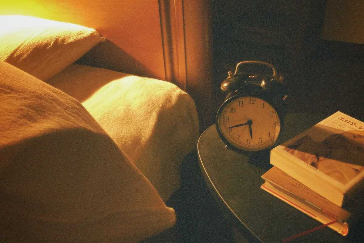 20261010_ikea-reading-in-a-bedroom